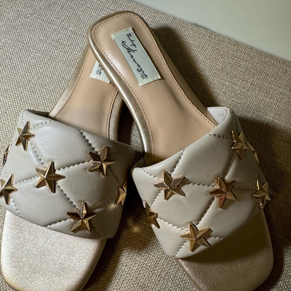 VINTAGE HAVANA Savannah Flat One Band Sandals - Leather
Sizes 8 size 6 NWT NIB - Picture 4 of 13